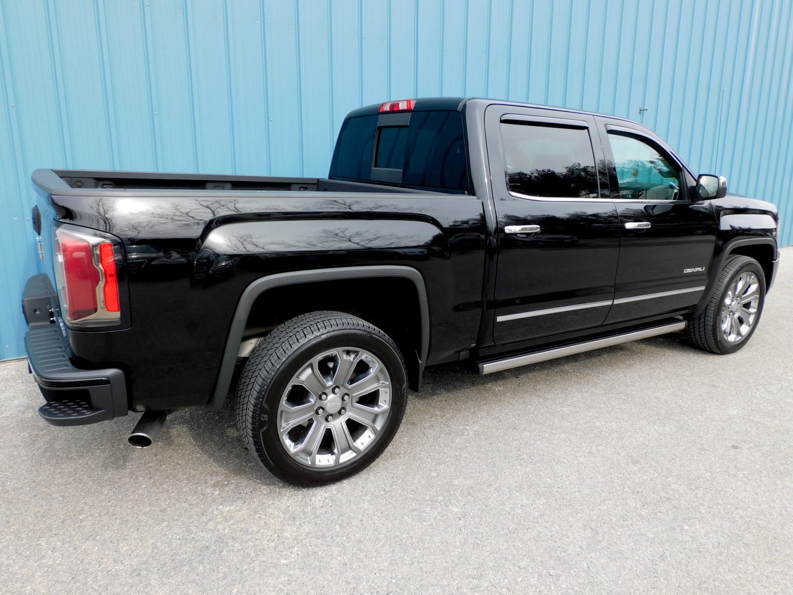 Used 2016 GMC Sierra 1500 Denali 4WD Crew Cab 143.5