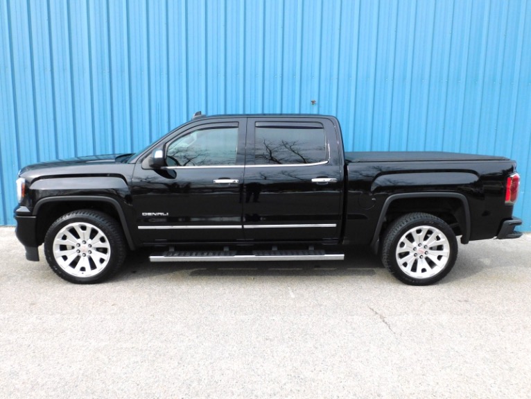 Used 2017 GMC Sierra 1500 4WD Crew Cab 143.5 Denali Used 2017 GMC Sierra 1500 4WD Crew Cab 143.5 Denali for sale  at Metro West Motorcars LLC in Shrewsbury MA 2