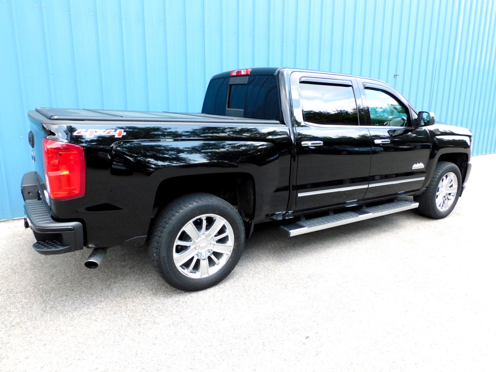 Used 2017 Chevrolet Silverado 4WD Crew Cab 143.5